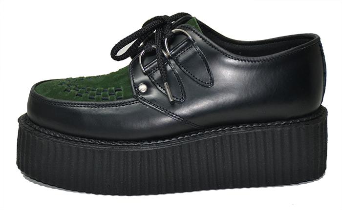 Double creeper shoe. Black box leather, dark green suede leather. Laces, interlaced apron.