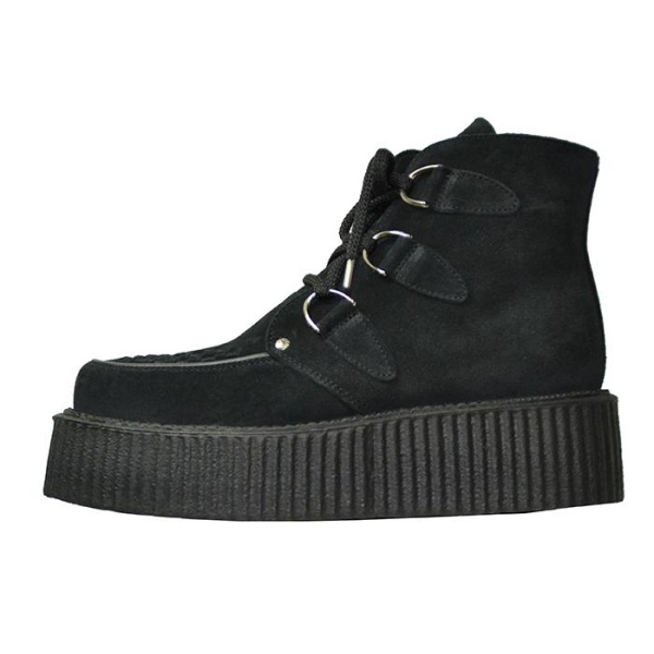 Double creeper boot. Black suede leather. 3d's interlaced apron. Black laces.